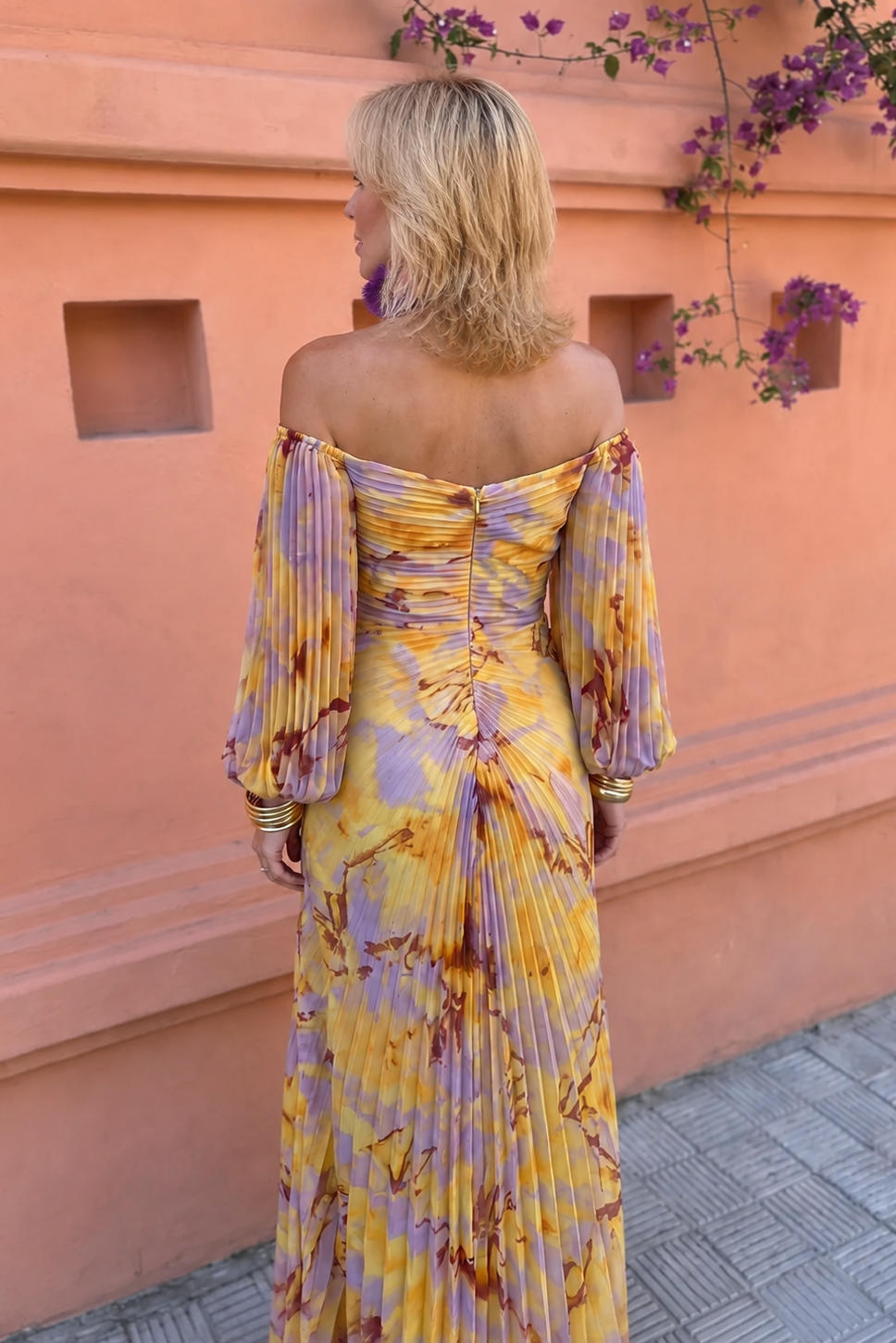 Vestido Largo Floral con Escote Profundo de Sira Montero
