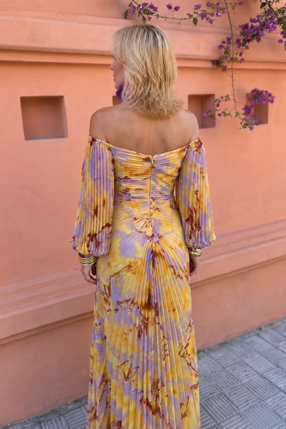 Vestido Largo Floral con Escote Profundo de Sira Montero