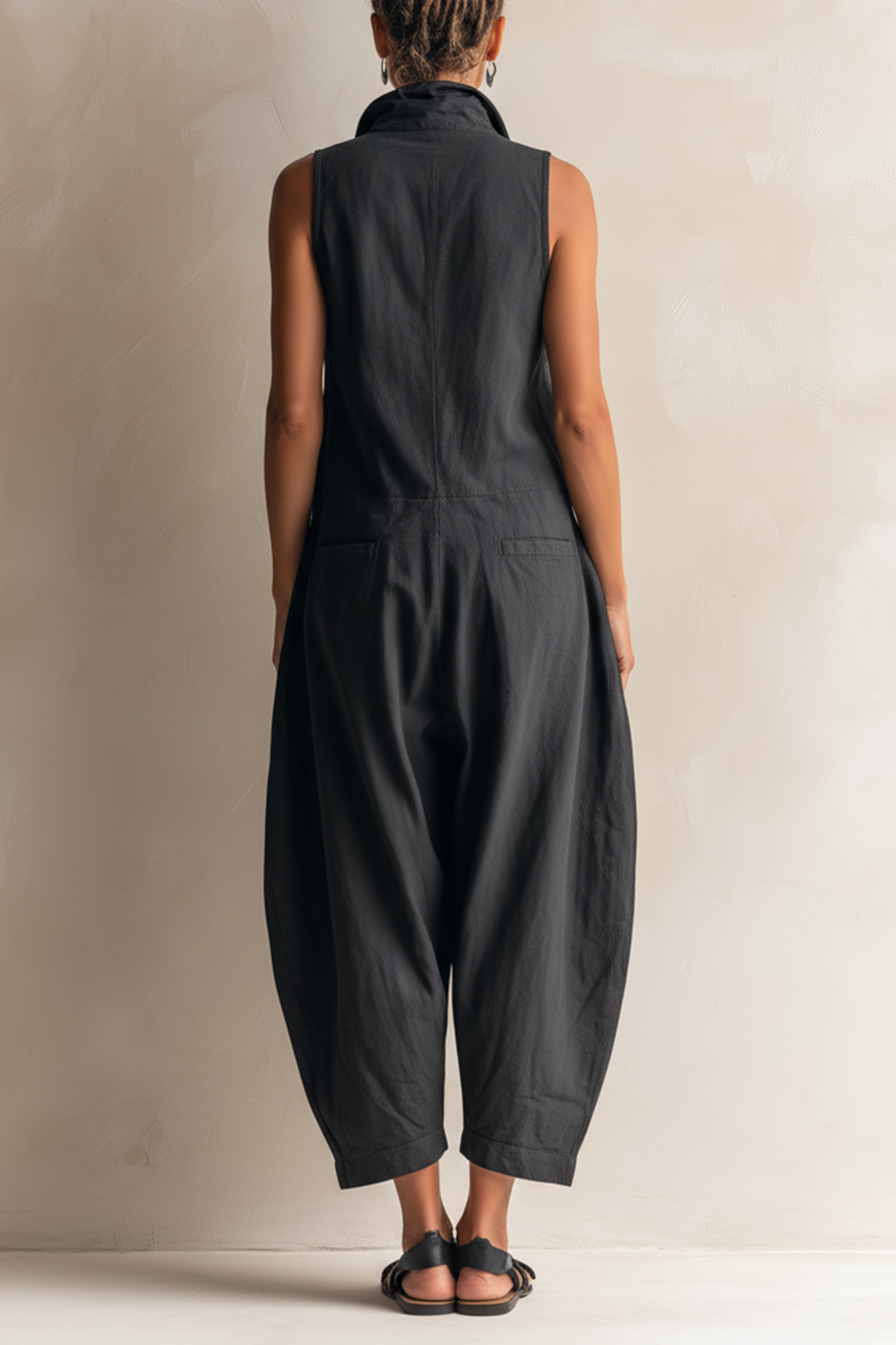 SIRA MONTERO | Mono cropped de algodón con cuello mao y pierna ancha - Caqui