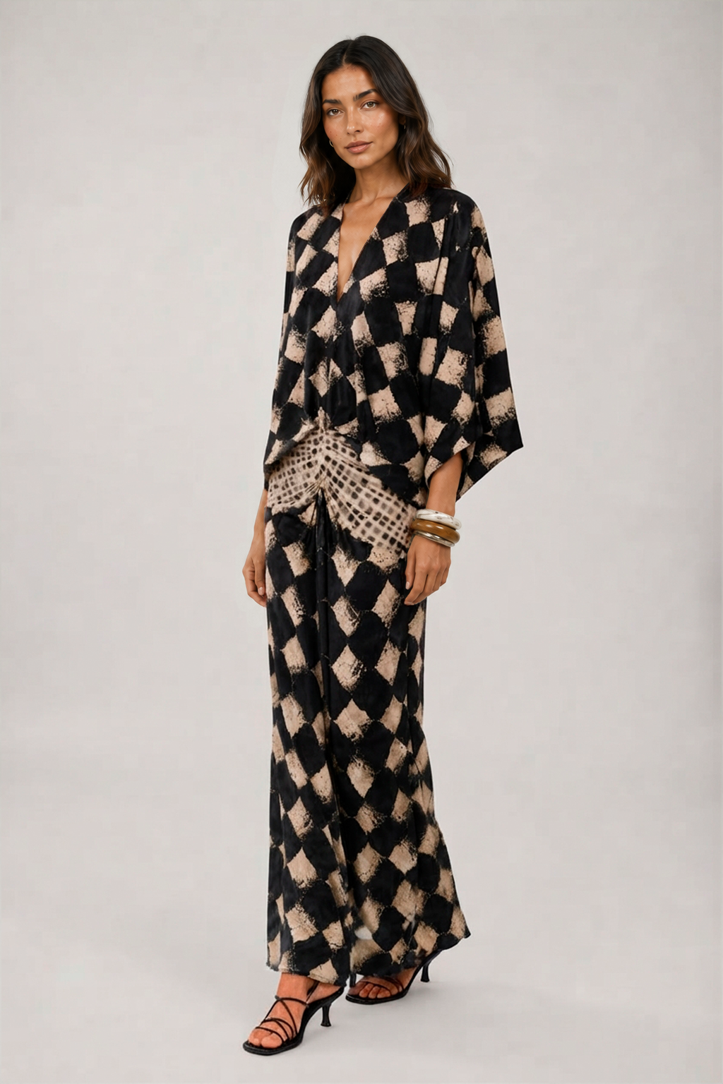 Vestido largo de mosaico con mangas kimono de Sira Montero