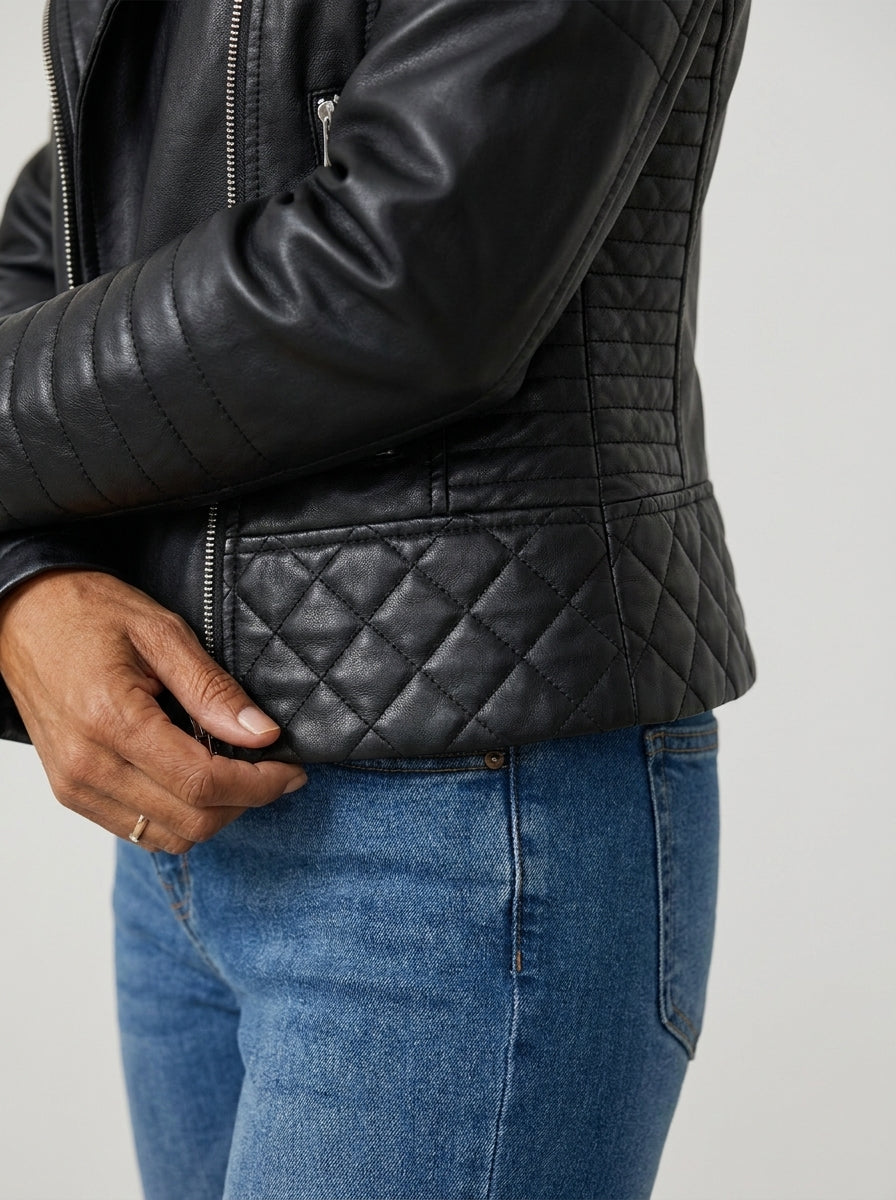 Chaqueta Corta Biker de Polipiel Negra de Sira Montero