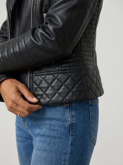 Chaqueta Corta Biker de Polipiel Negra de Sira Montero
