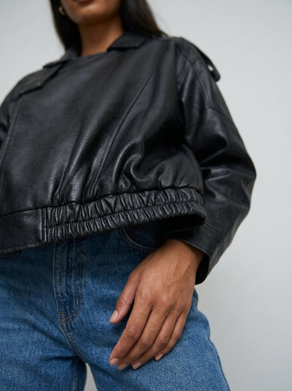 Chaqueta Oversize de Polipiel con Cuello Alto de Sira Montero