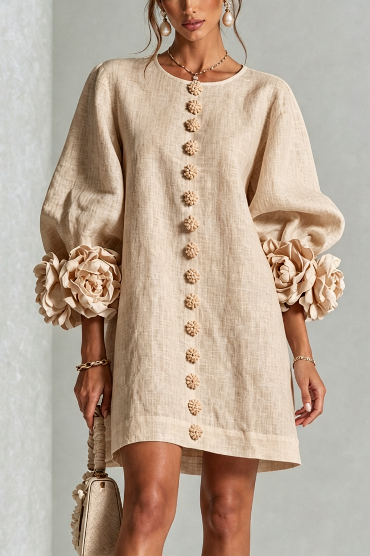 SIRA MONTERO | Vestido mini de lino con puños anudados y botones florales - Beige