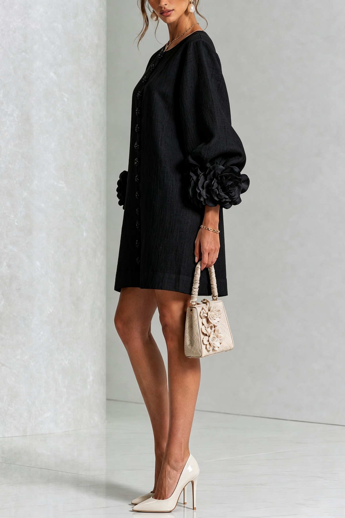 SIRA MONTERO | Vestido mini de lino con puños anudados y botones florales - Negro
