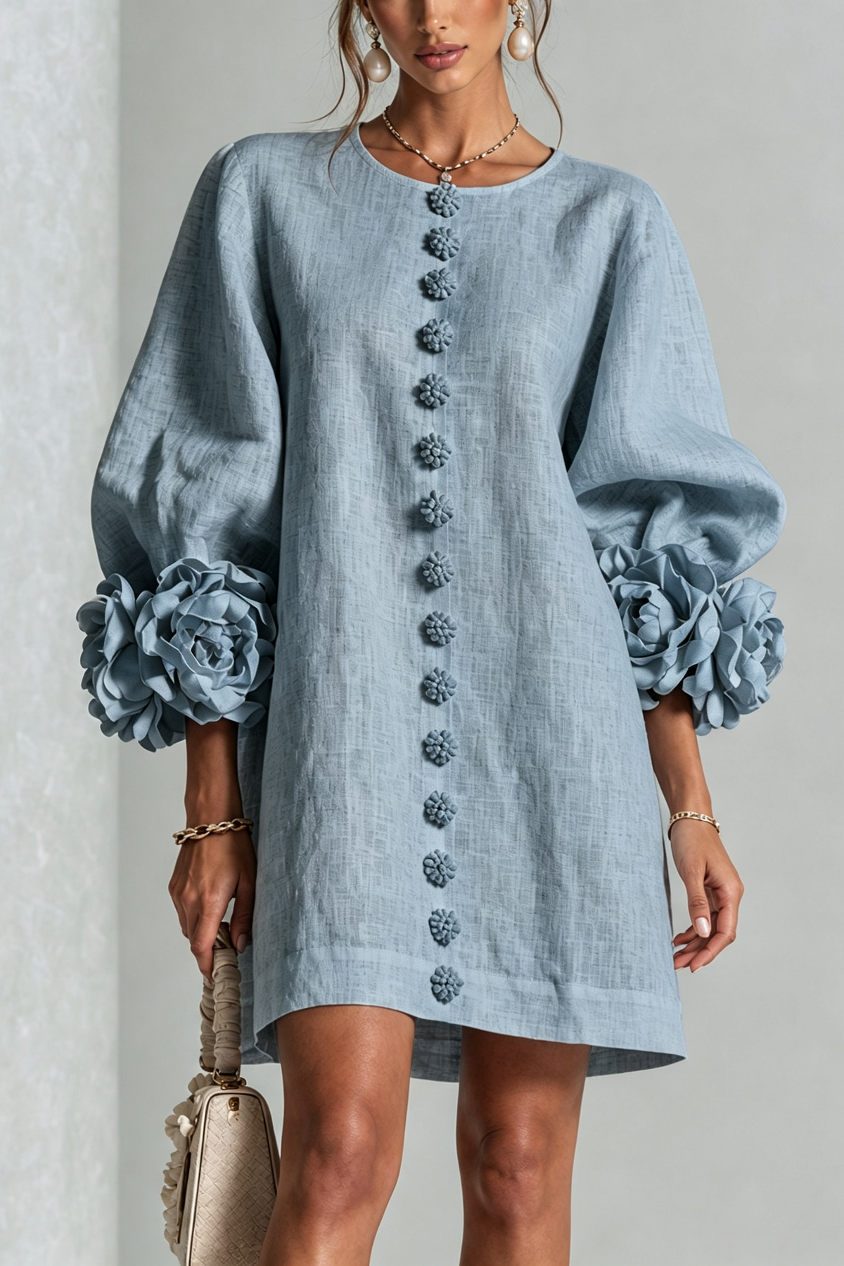 SIRA MONTERO | Vestido mini de lino con puños anudados y botones florales - Azul polvo