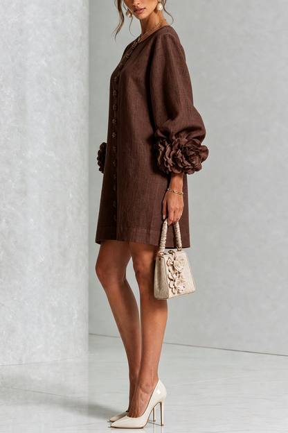 SIRA MONTERO | Vestido mini de lino con puños anudados y botones florales - Marrón chocolate
