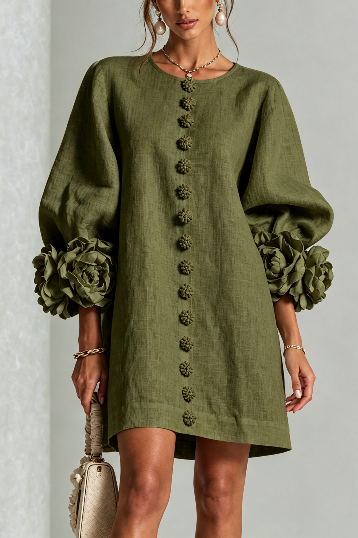 SIRA MONTERO | Vestido mini de lino con puños anudados y botones florales - Verde oliva