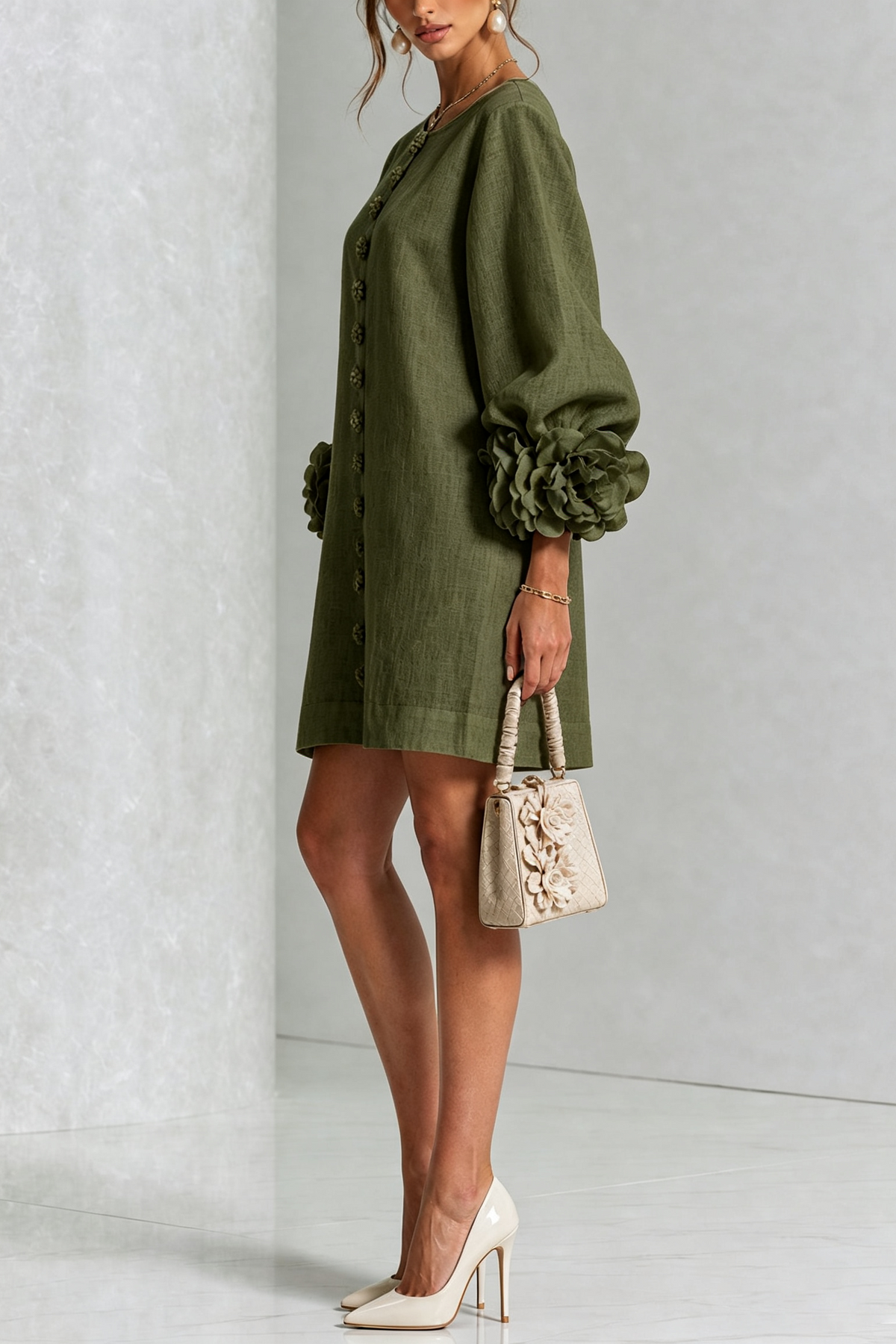 SIRA MONTERO | Vestido mini de lino con puños anudados y botones florales - Verde oliva