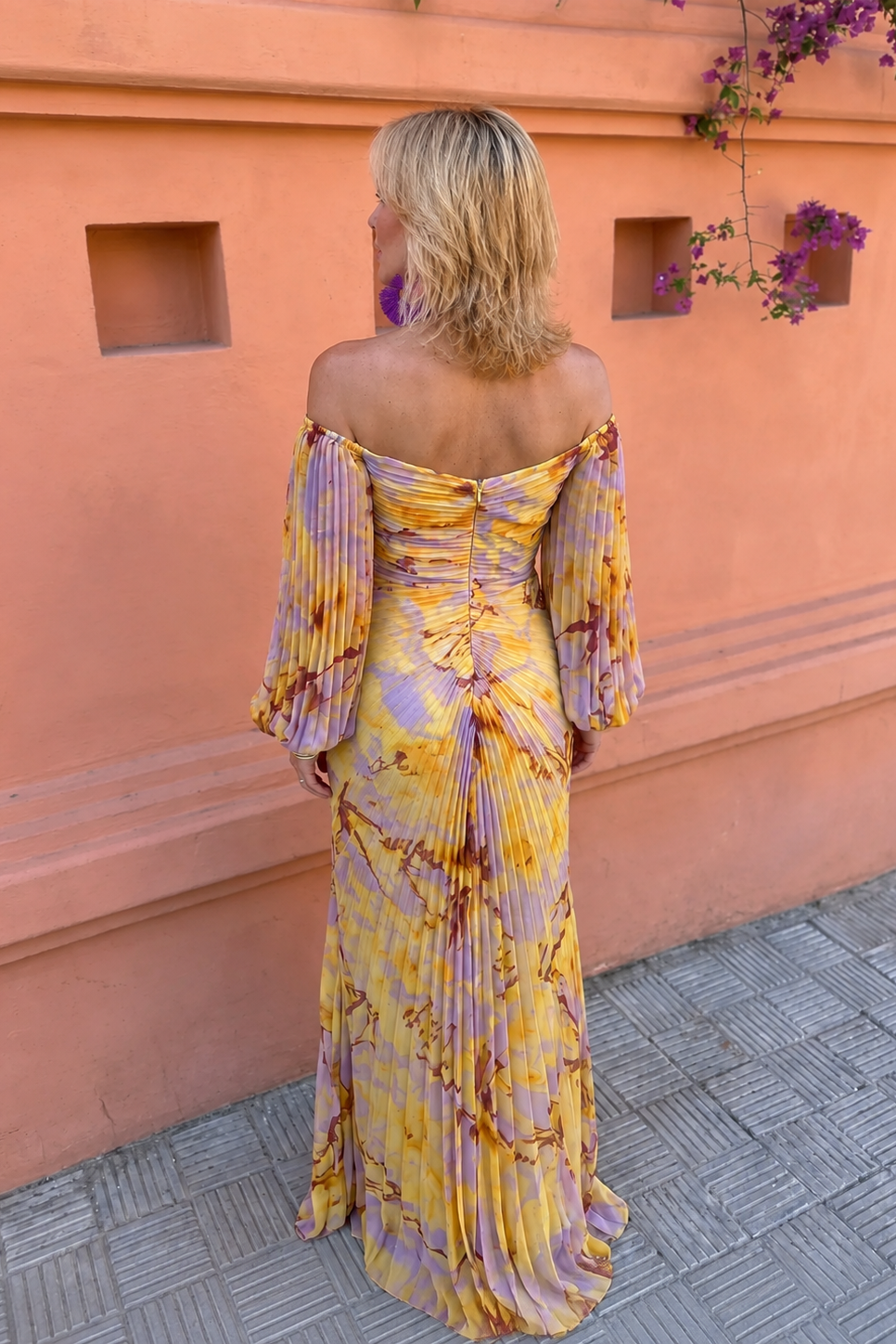 Vestido Largo Floral con Escote Profundo de Sira Montero