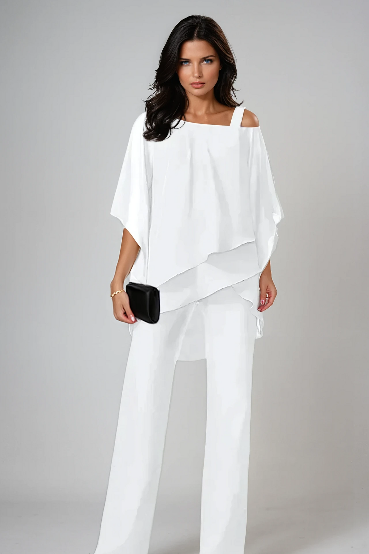 Conjunto de poncho asimétrico y pantalón fluido de Sira Montero