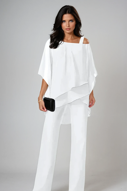 Conjunto de poncho asimétrico y pantalón fluido de Sira Montero