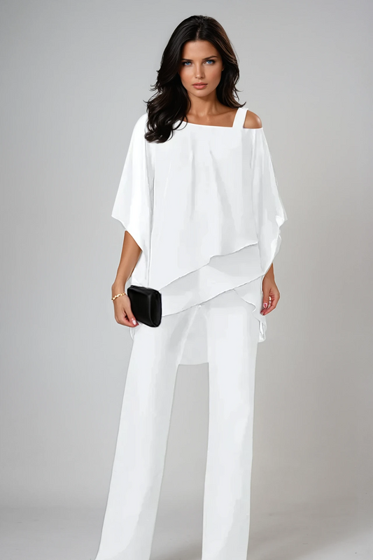 Conjunto de poncho asimétrico y pantalón fluido de Sira Montero