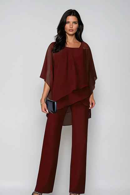 Conjunto de poncho asimétrico y pantalón fluido de Sira Montero