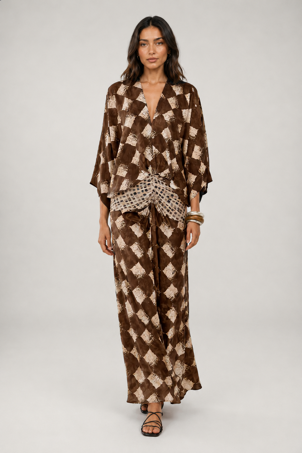 Vestido largo de mosaico con mangas kimono de Sira Montero