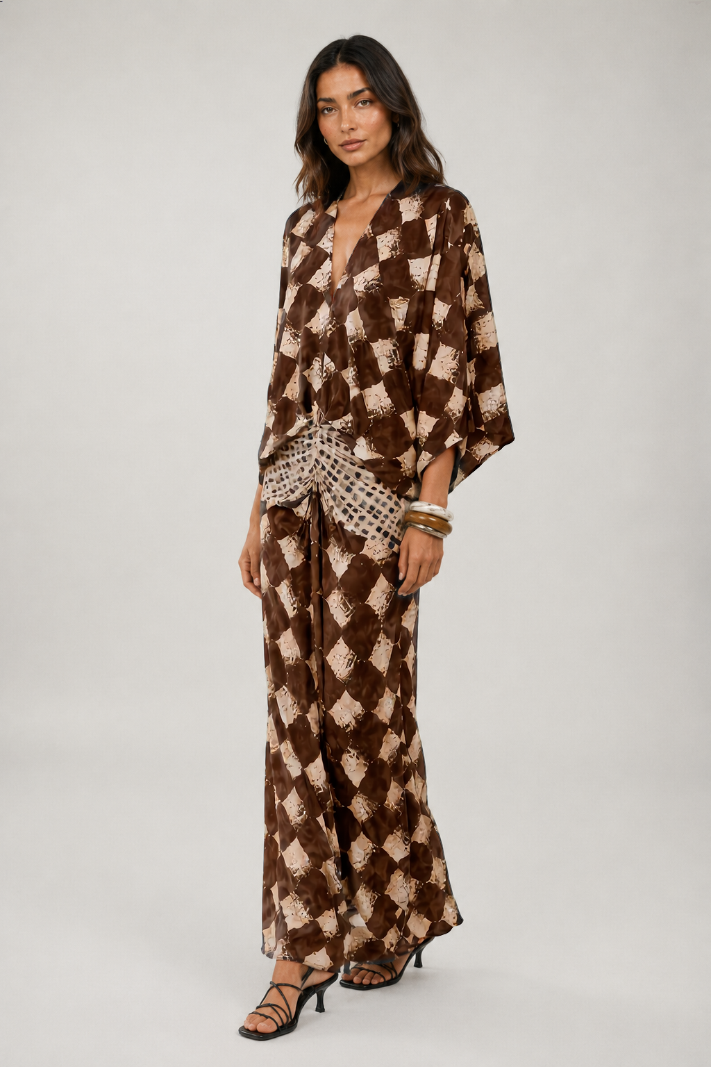 Vestido largo de mosaico con mangas kimono de Sira Montero