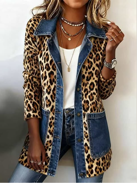 Chaqueta Larga de Leopardo con Detalles Vaqueros de Sira Montero