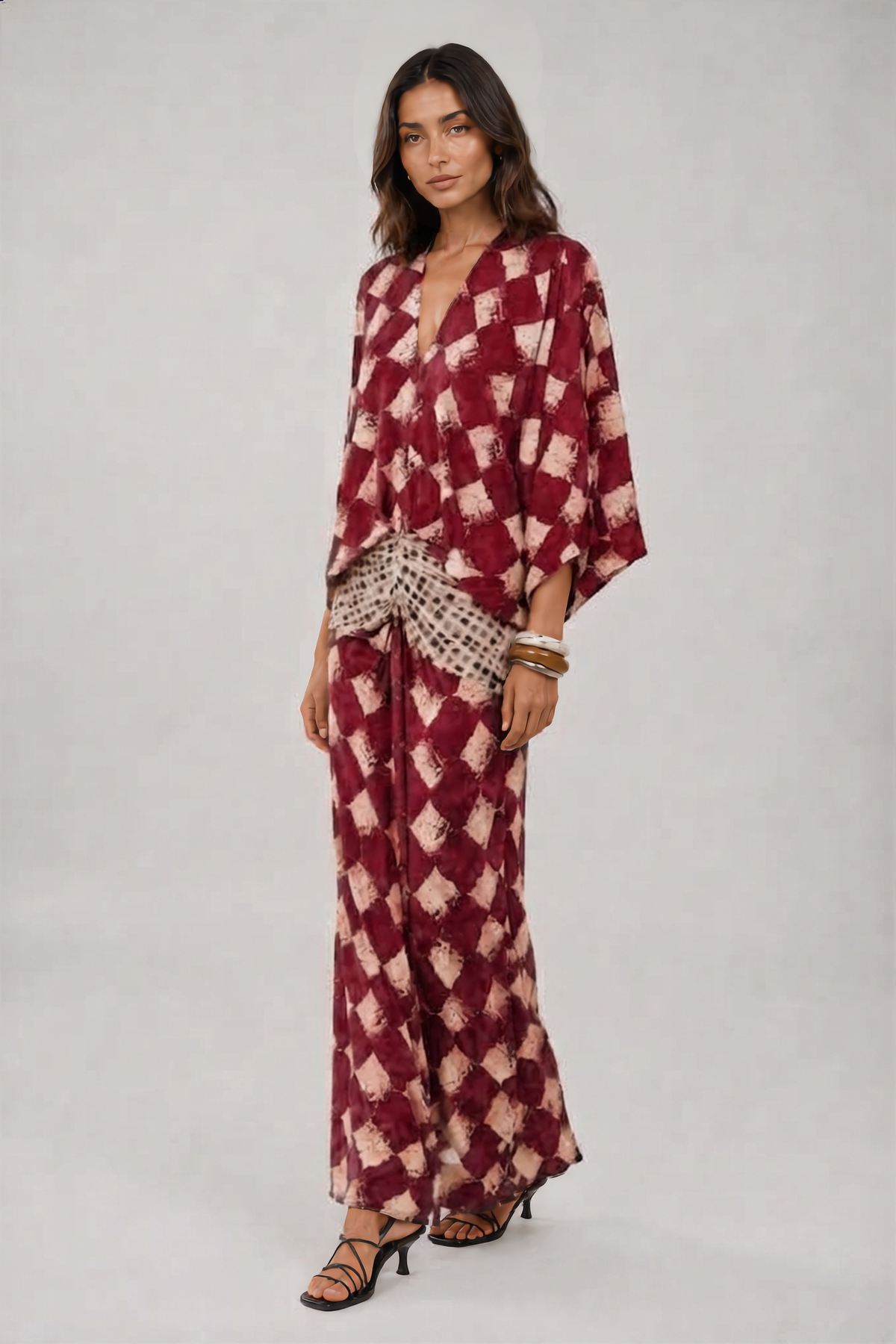 Vestido largo de mosaico con mangas kimono de Sira Montero