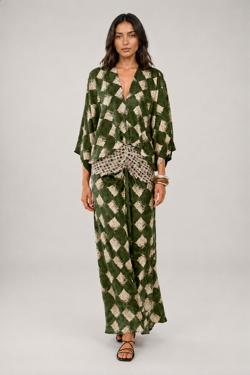 Vestido largo de mosaico con mangas kimono de Sira Montero